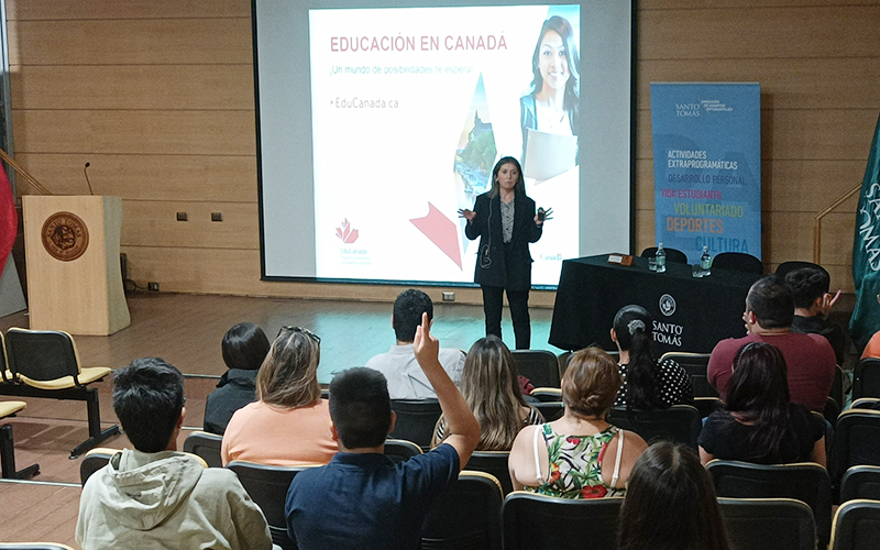 Embajada de Canadá en Chile ofrece charla informativa para estudiantes de Santo Tomás Viña del Mar