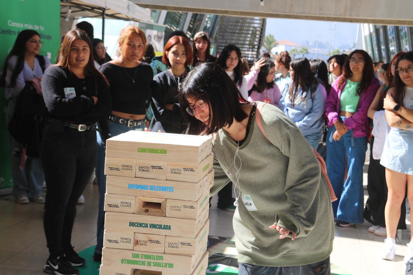 El jenga gigante y diversos stands dieron vida a una nueva feria de Servicios de Santo Tomás La Serena