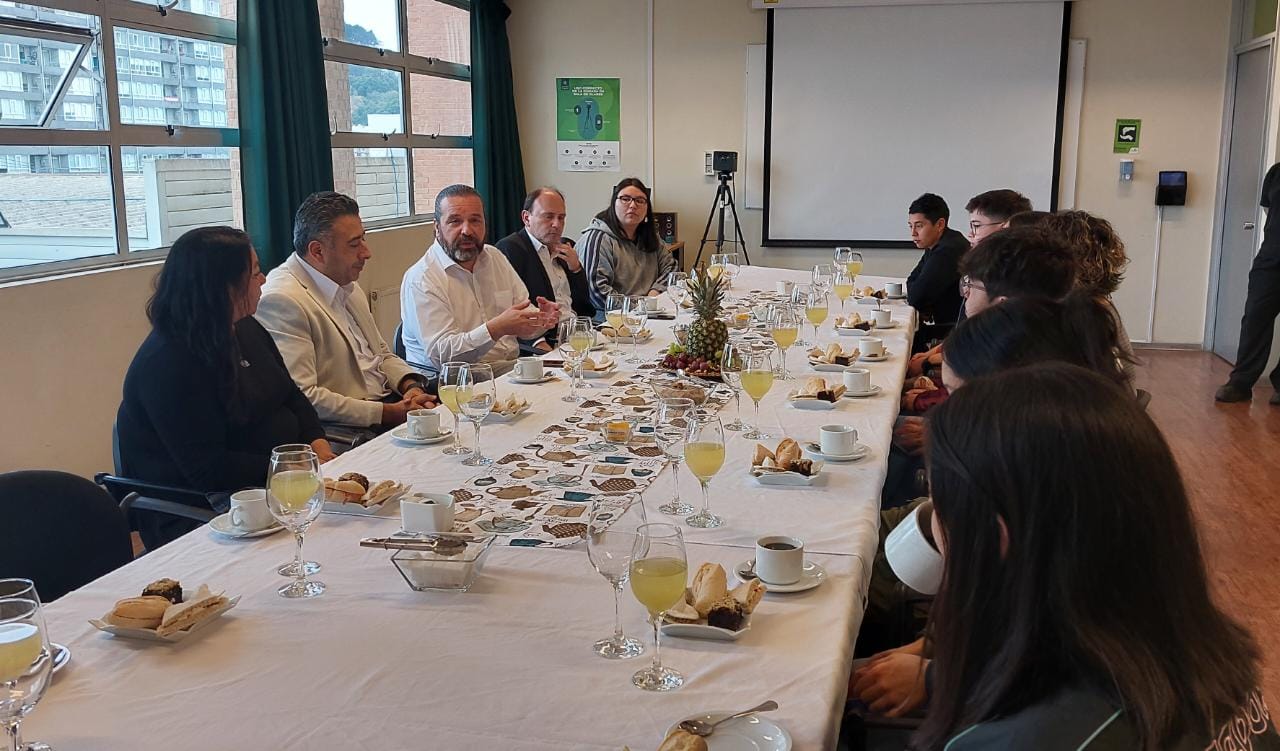 Experiencias y sueños: Estudiantes destacados por su puntaje de ingreso y NEM compartieron un desayuno de bienvenida en Santo Tomás Concepción