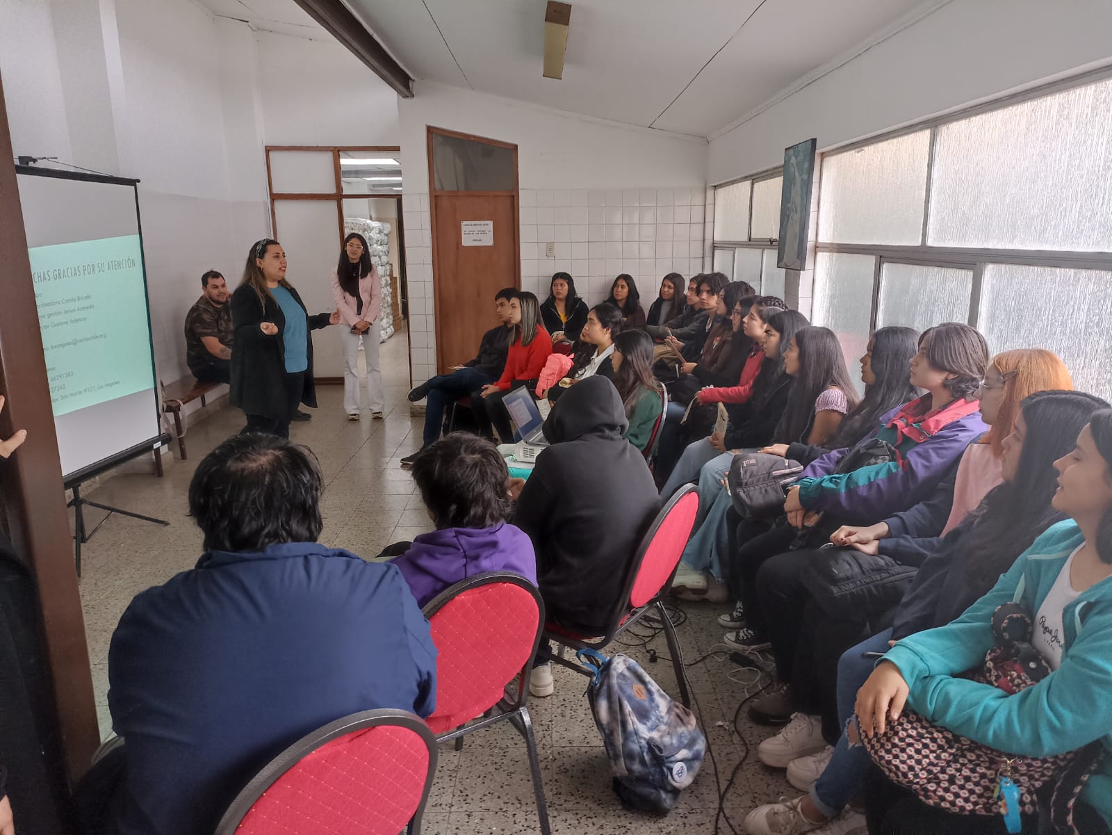 La labor de una egresada de Trabajo Social UST Los Ángeles apoyando a madres en situación de vulnerabilidad