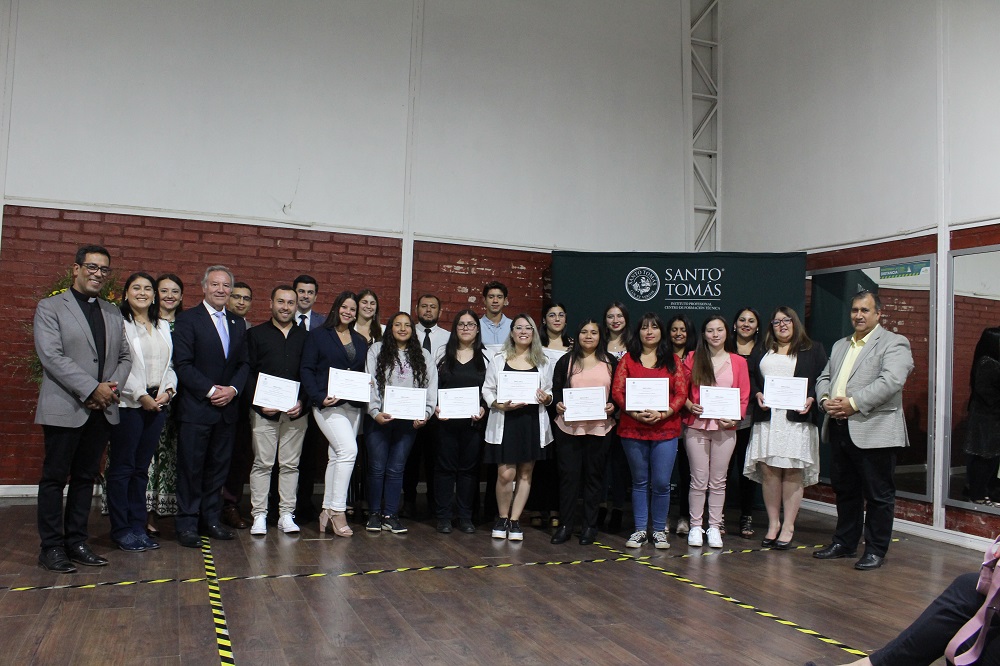 Estudiantes tomasinos de Chillán fueron reconocidos por sus valores y compromisos