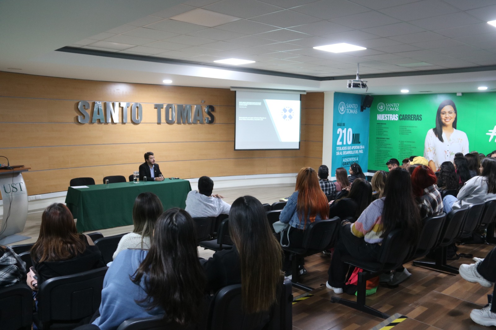 Con un conversatorio enmarcada en la APS la carrera de Terapia Ocupacional celebró su día en Santo Tomás La Serena