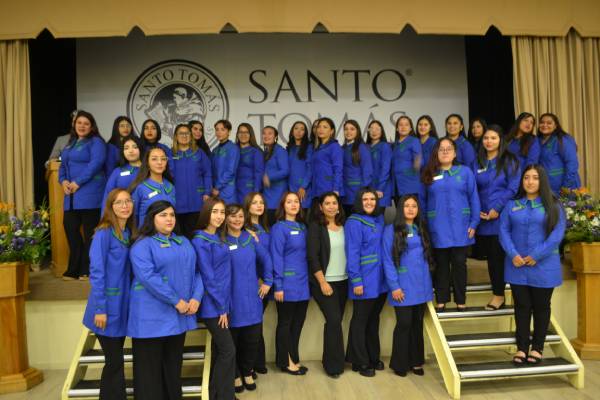 32 Estudiantes de la carrera de Técnico en Educación Parvularia 1° y 2° básico de Santo Tomás Copiapó recibieron su investidura