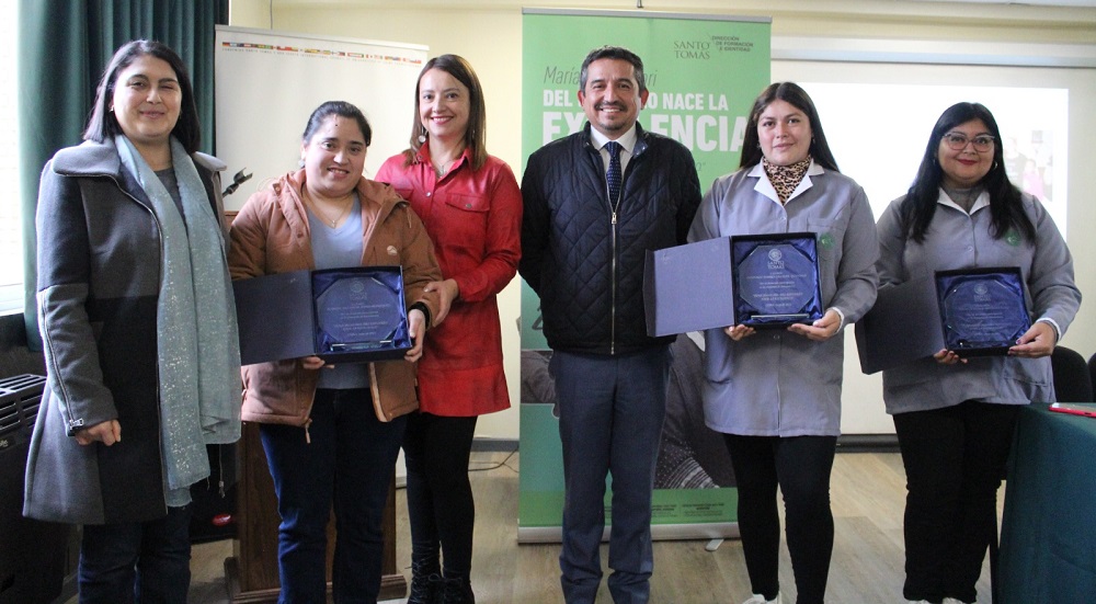 Estudiantes y egresada del Santo Tomás Chillán fueron reconocidos por sus valores