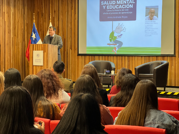 Con presentación de libro sobre salud mental Área Educación Santiago Centro inaugura Año Académico