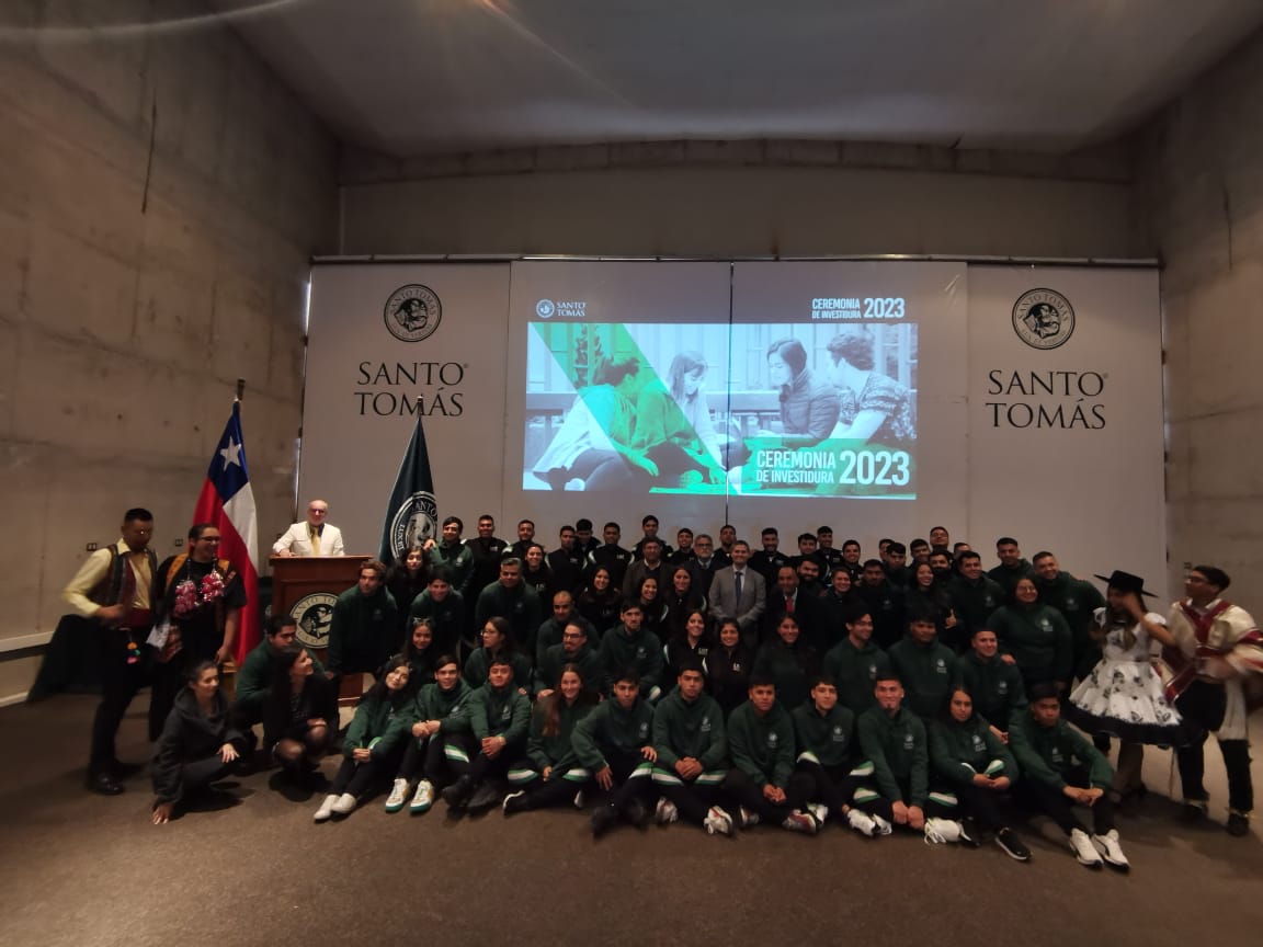 Más de 60 estudiantes de pedagogía en educación física vivieron su ceremonia de investidura en Santo Tomás La Serena