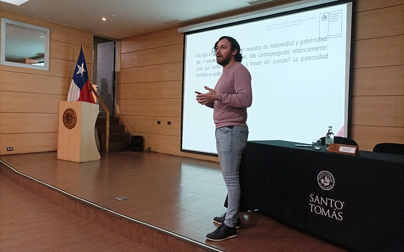 Docente de Santo Tomás Viña del Mar realiza presentación de su libro “Entre el dolor y la paternidad”