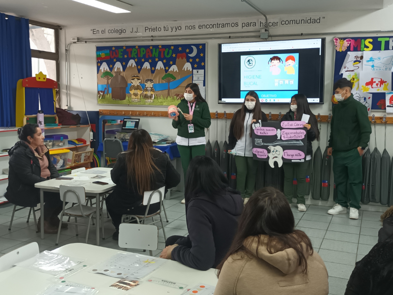 Tomasinos educaron a padres y apoderados preescolares en cuidado bucodental