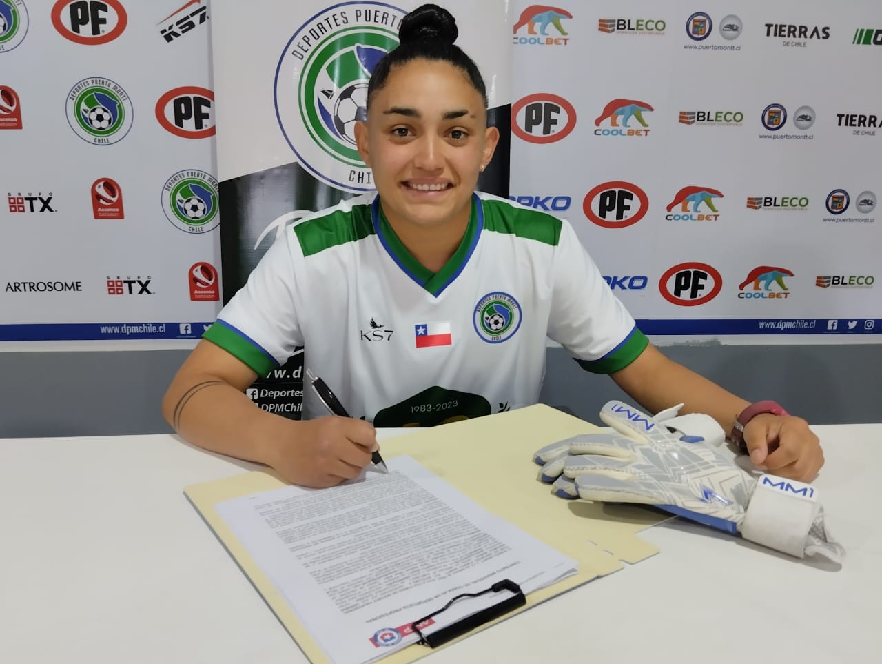 El corazón verde de Tania Ulloa: Preparadora Física de Santo Tomás Puerto Montt se destaca en el fútbol profesional