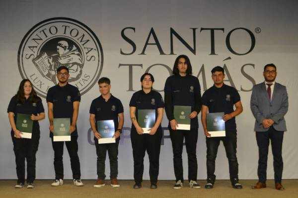 Estudiantes de Técnico en Diseño Digital y Publicitario de Santo Tomás Copiapó recibieron sus certificados nivel intermedio