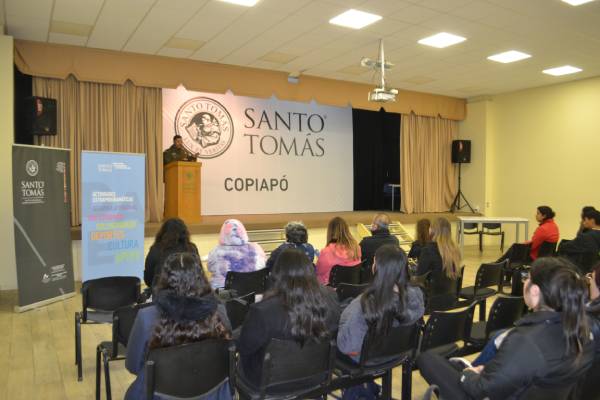  Estudiantes de Santo Tomás participaron en charla de seguridad con Carabineros y Municipio de Copiapó