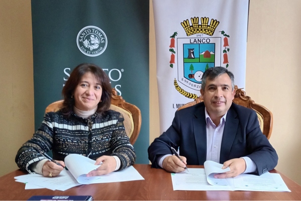 Municipalidad de Lanco y Santo Tomás firman convenio de colaboración