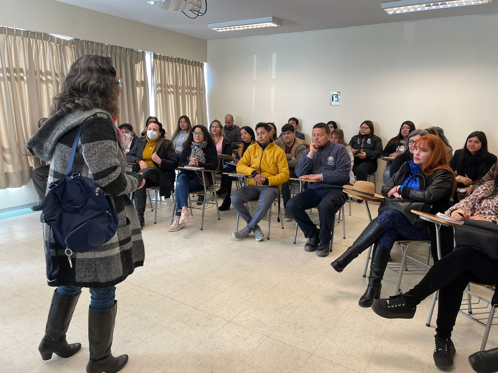 Colaboradores de Santo Tomás La Serena se capacitan en taller de primeros auxilios psicológicos