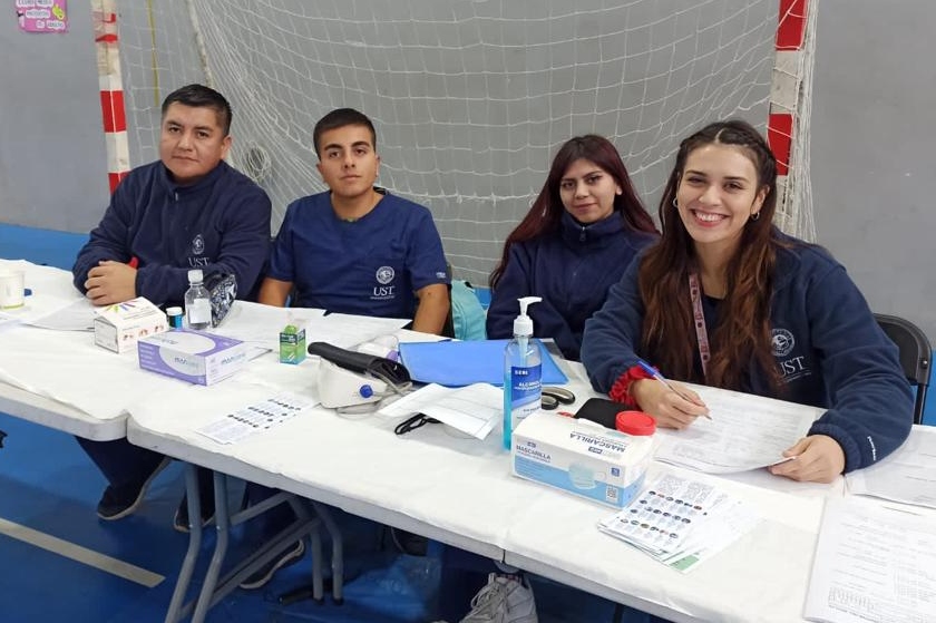 Estudiantes de Enfermería de la UST Temuco apoyan “La Ruta del Lawen” de Municipio de Padre Las Casas