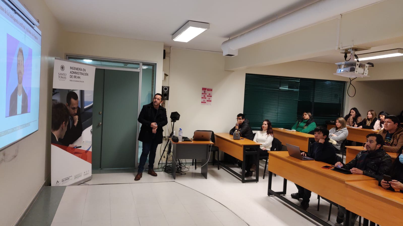 Área de Administración IP-CFT La Serena continúa fortaleciendo el conocimiento sobre Inteligencia Artificial mediante Seminario para sus estudiantes