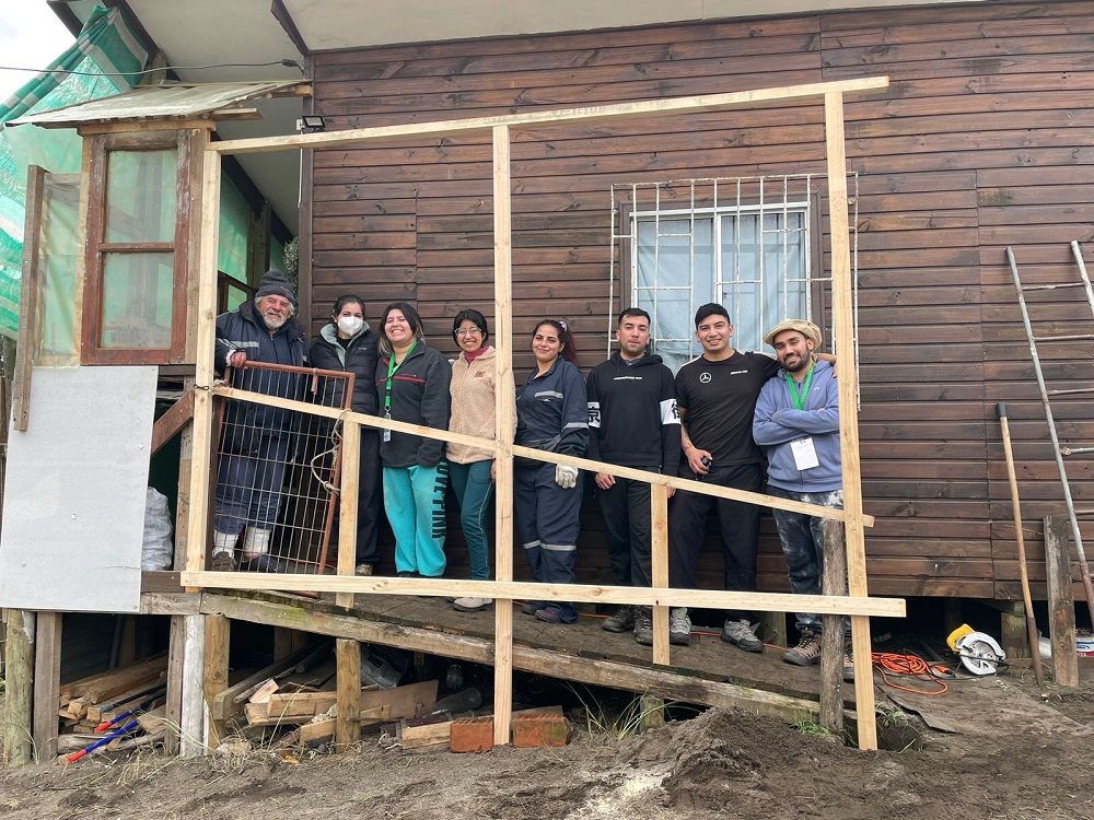 Estudiantes del Santo Tomás lograron mejoras a 5 viviendas y atendieron a 20 adultos mayores en condición de postrados