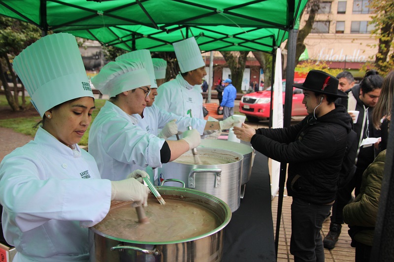 Aproleche, Municipalidad y Santo Tomás Osorno celebraron con la ciudadanía el "Día Mundial de la Leche"