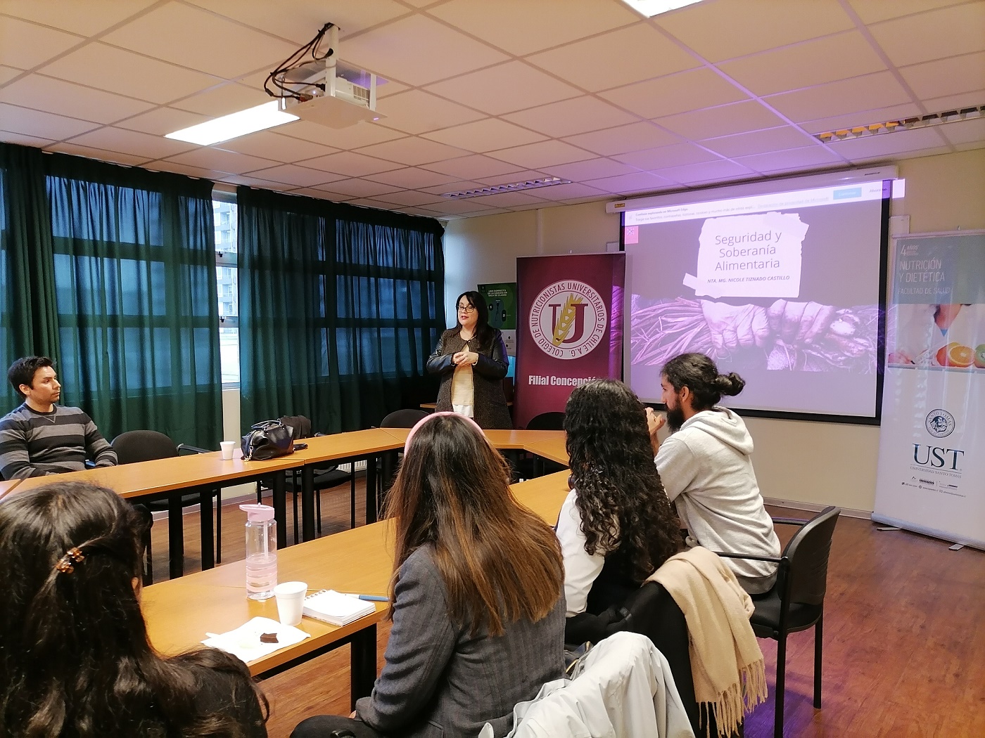 Con conversatorio en UST Concepción, nutricionistas exponen innovadores emprendimientos 