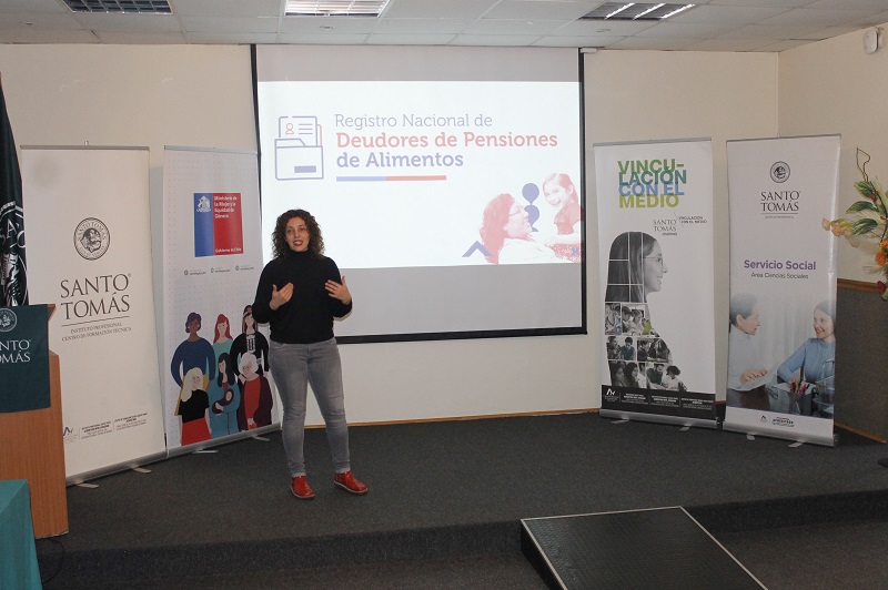 Área Social de Santo Tomás Osorno y seremi de la mujer organizaron charla sobre nueva ley de responsabilidad parental y pago efectivo de deudas de pensión de alimentos