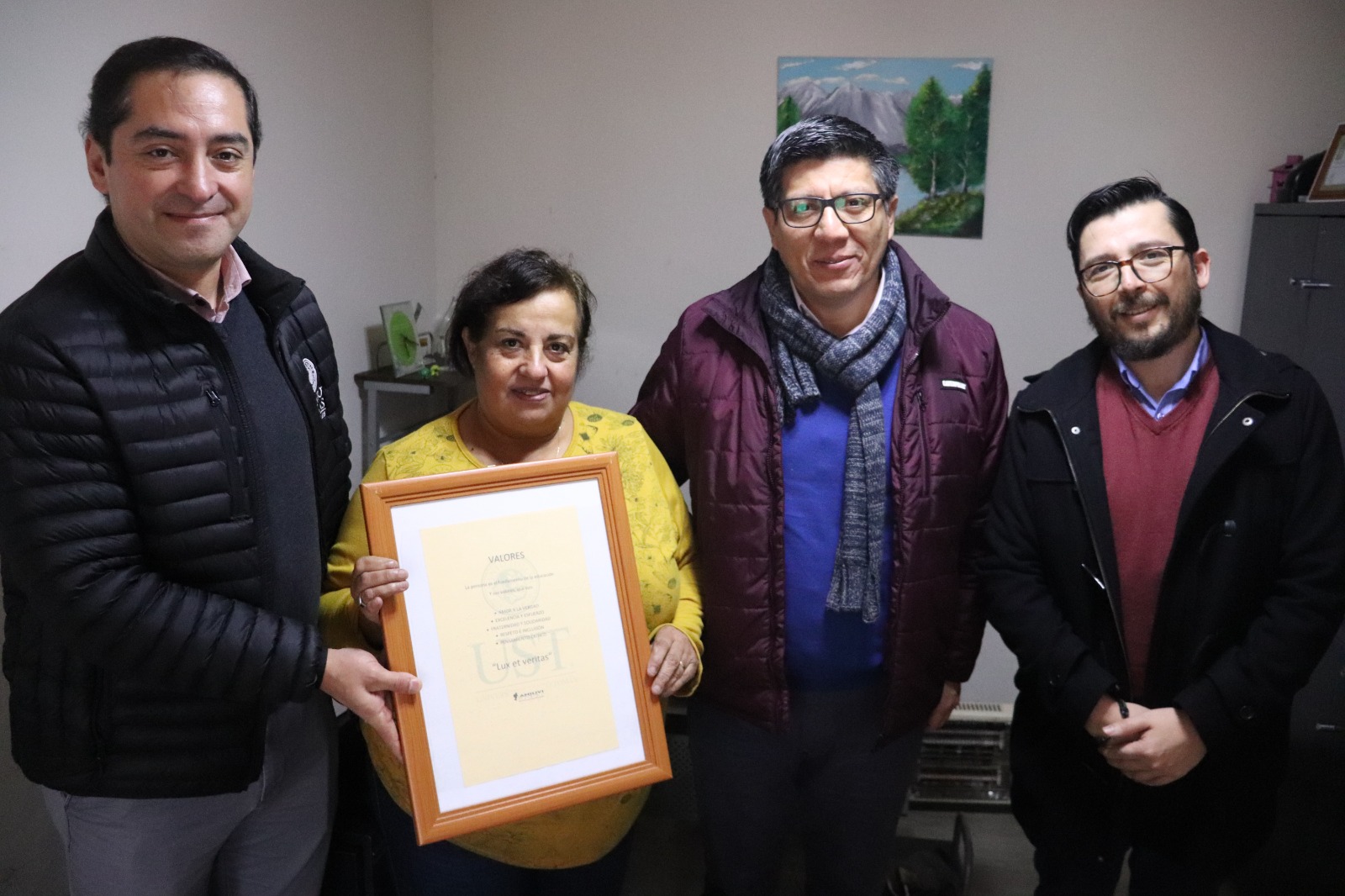 Con entrega de impresora braille Santo Tomás Los Ángeles fortalece colaboración con Amilivi