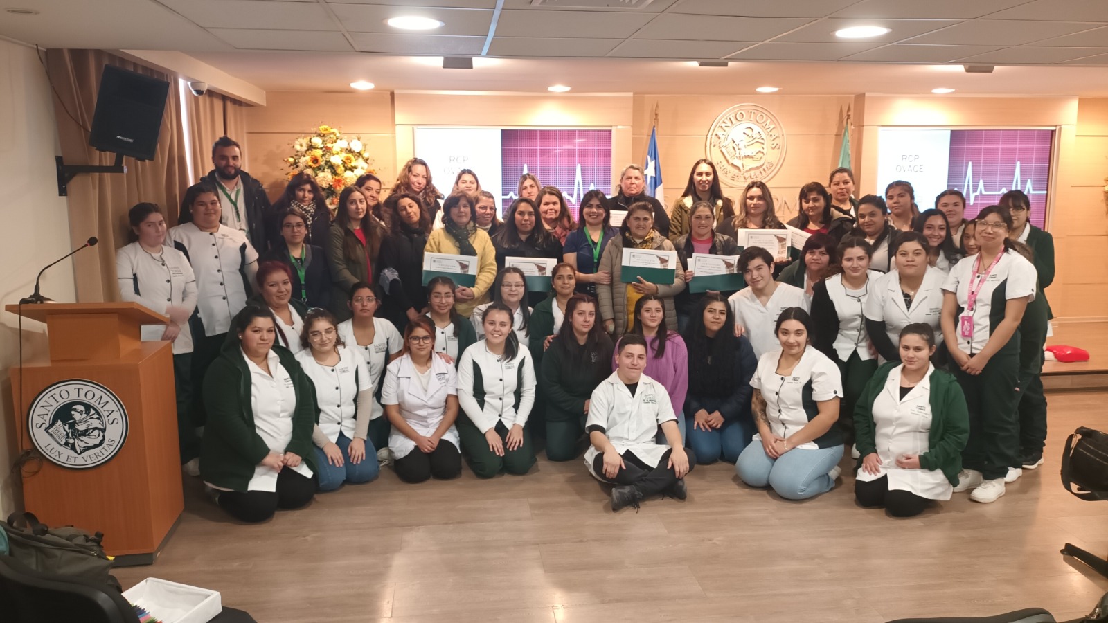 Estudiantes de Santo Tomás capacitaron en primeros auxilios a mujeres jefas de hogar de Doñihue