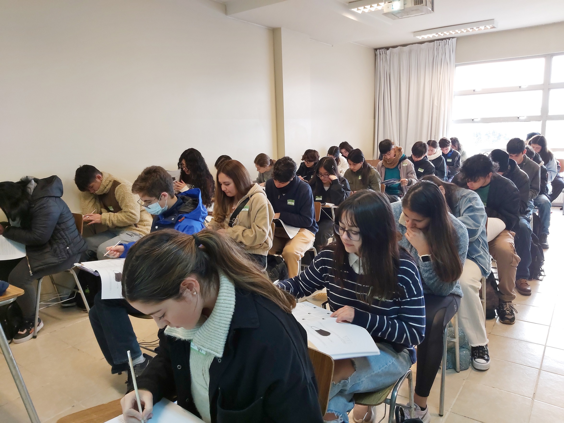 Más de 500 estudiantes rindieron ensayo gratuito PAES en Santo Tomás Concepción