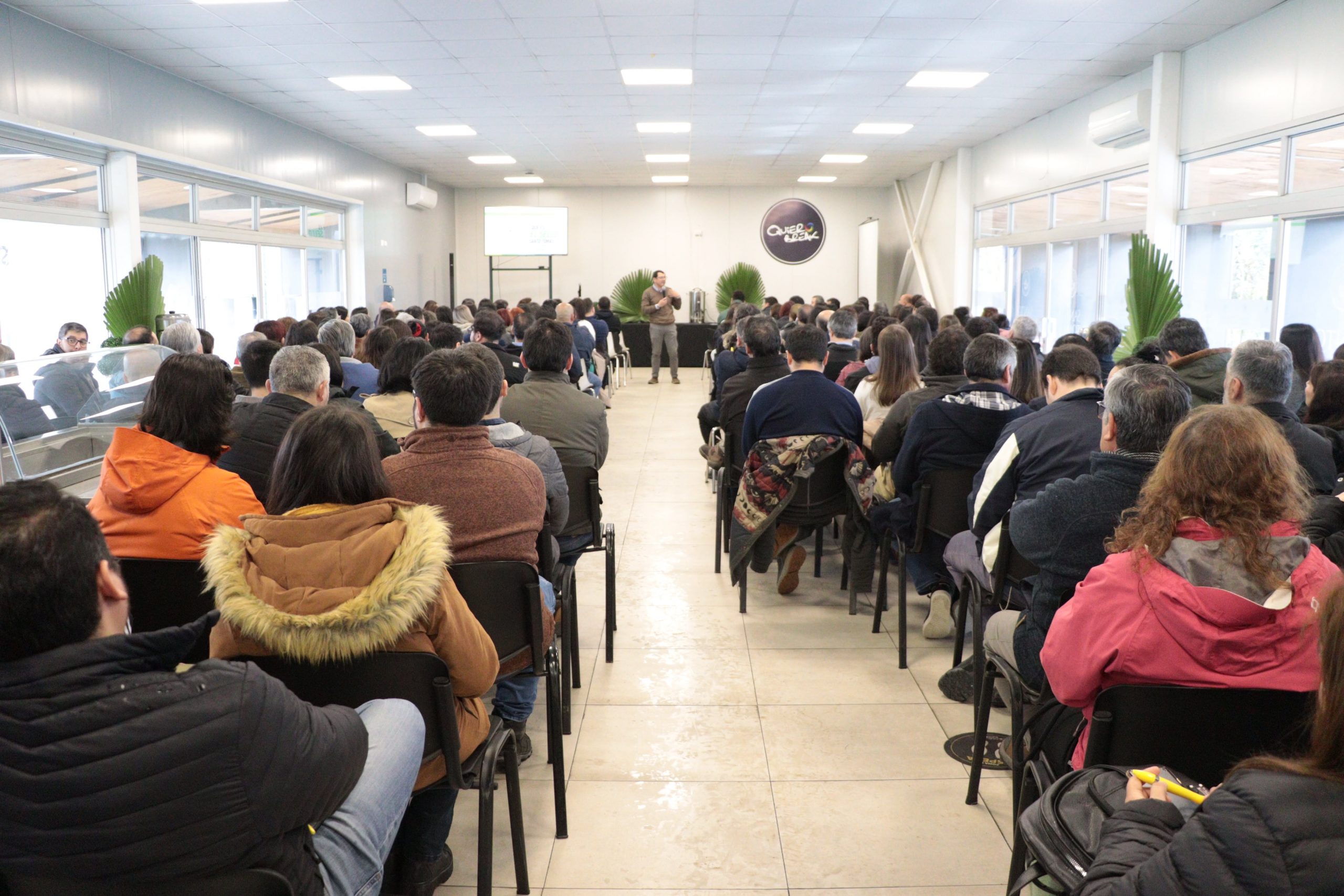 Colaboradores reflexionaron sobre los valores institucionales de Santo Tomás Talca con taller "Nuestro sello"