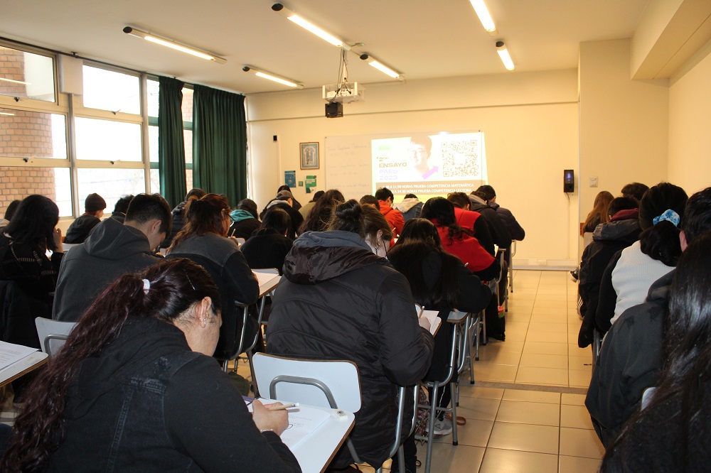 Ensayo PAES del Santo Tomás convocó a más de 800 estudiantes