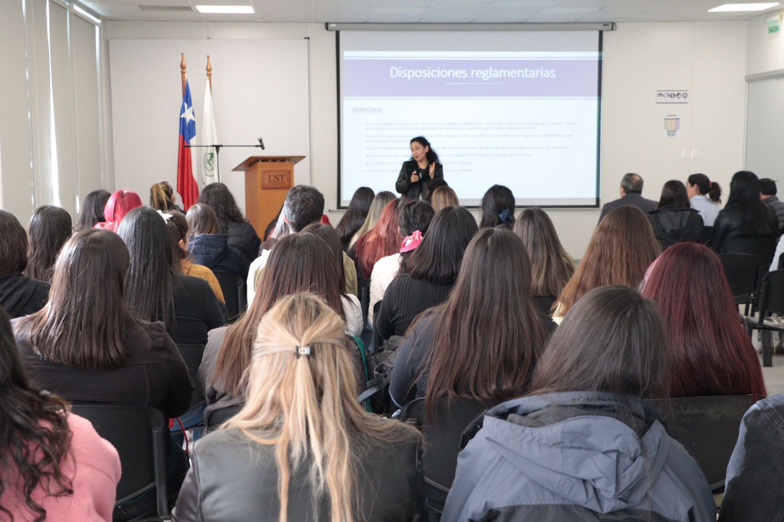 Estudiantes de Enfermería de la UST Talca en inducción  para internado profesional