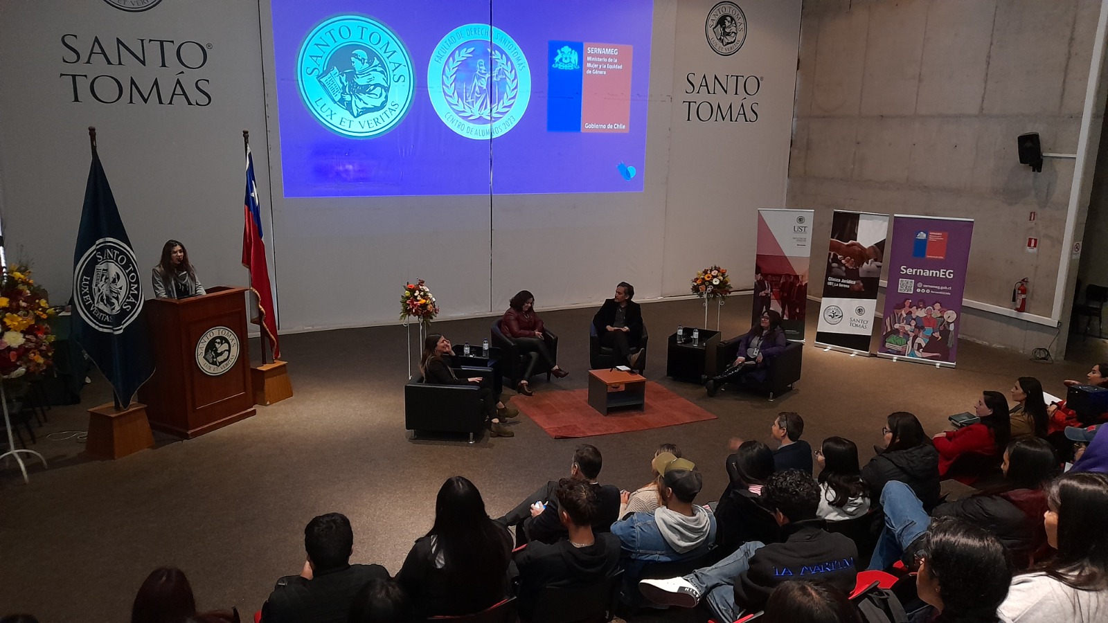 Centro de Estudiantes de Derecho de UST La Serena realizan charla junto a Sernameg sobre la violencia contra la mujer