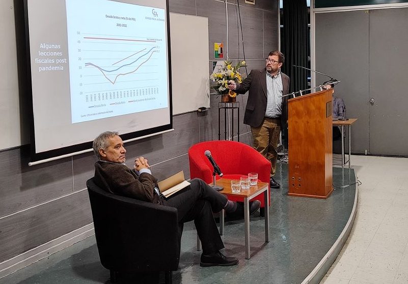 FEN UST dicta Clase Magistral: “Sostenibilidad y Responsabilidad Fiscal, el rol del Consejo Fiscal Autónomo”