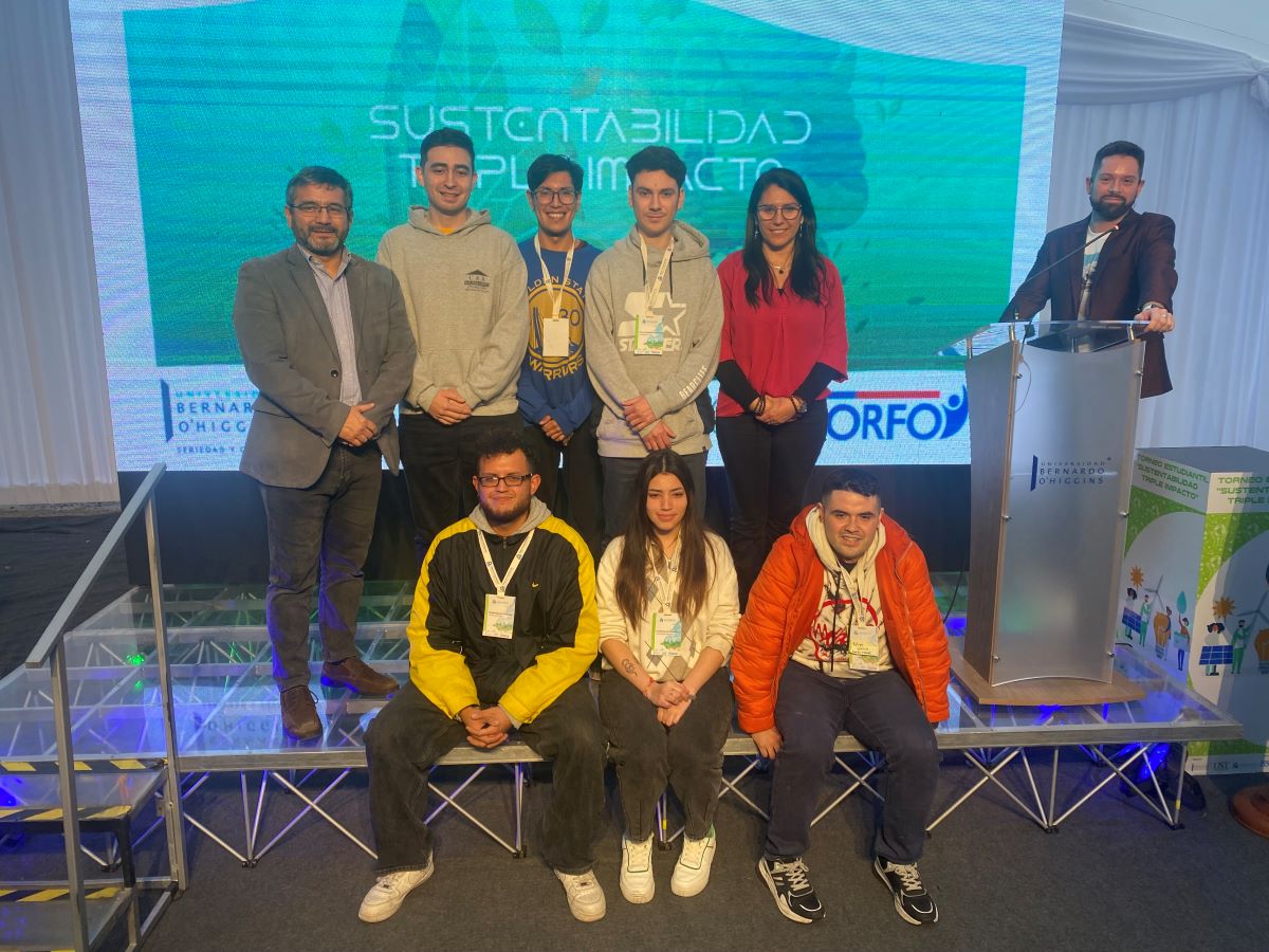 Estudiantes de Ingeniería UST triunfan en “Torneo Triple Impacto” con innovador proyecto antisequía