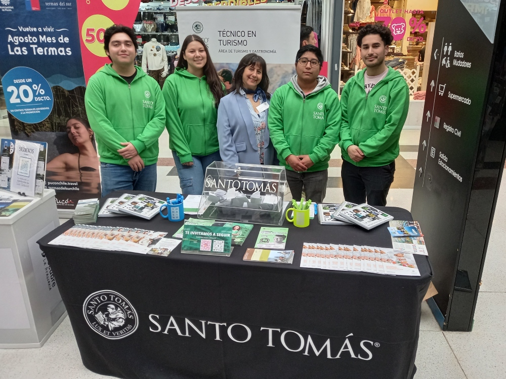 Carreras de Técnico en Turismo y Técnico en Gestión Turística participaron de feria "Descubre La Araucanía en Invierno" en Easton Mall Temuco