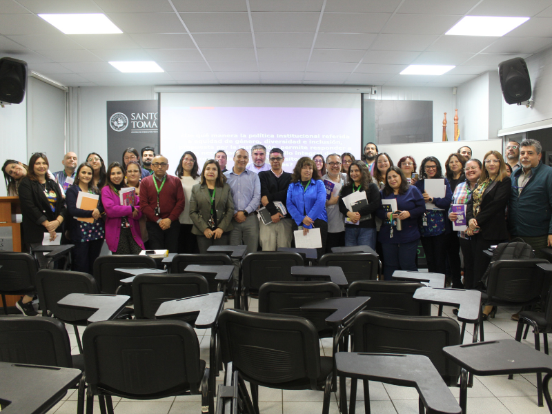 Docentes y administrativos de Puente Alto se capacitaron con el Programa de Prevención en Violencia contra las Mujeres