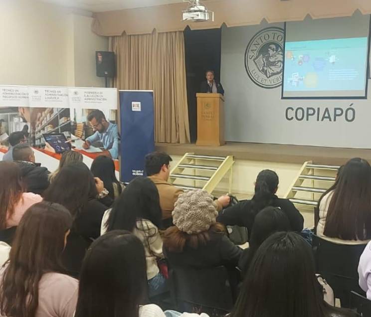 Director regional del INE Fernando Del Pino conversó con Estudiantes de Santo Tomás Copiapó sobre el Censo de Población y Vivienda 2023