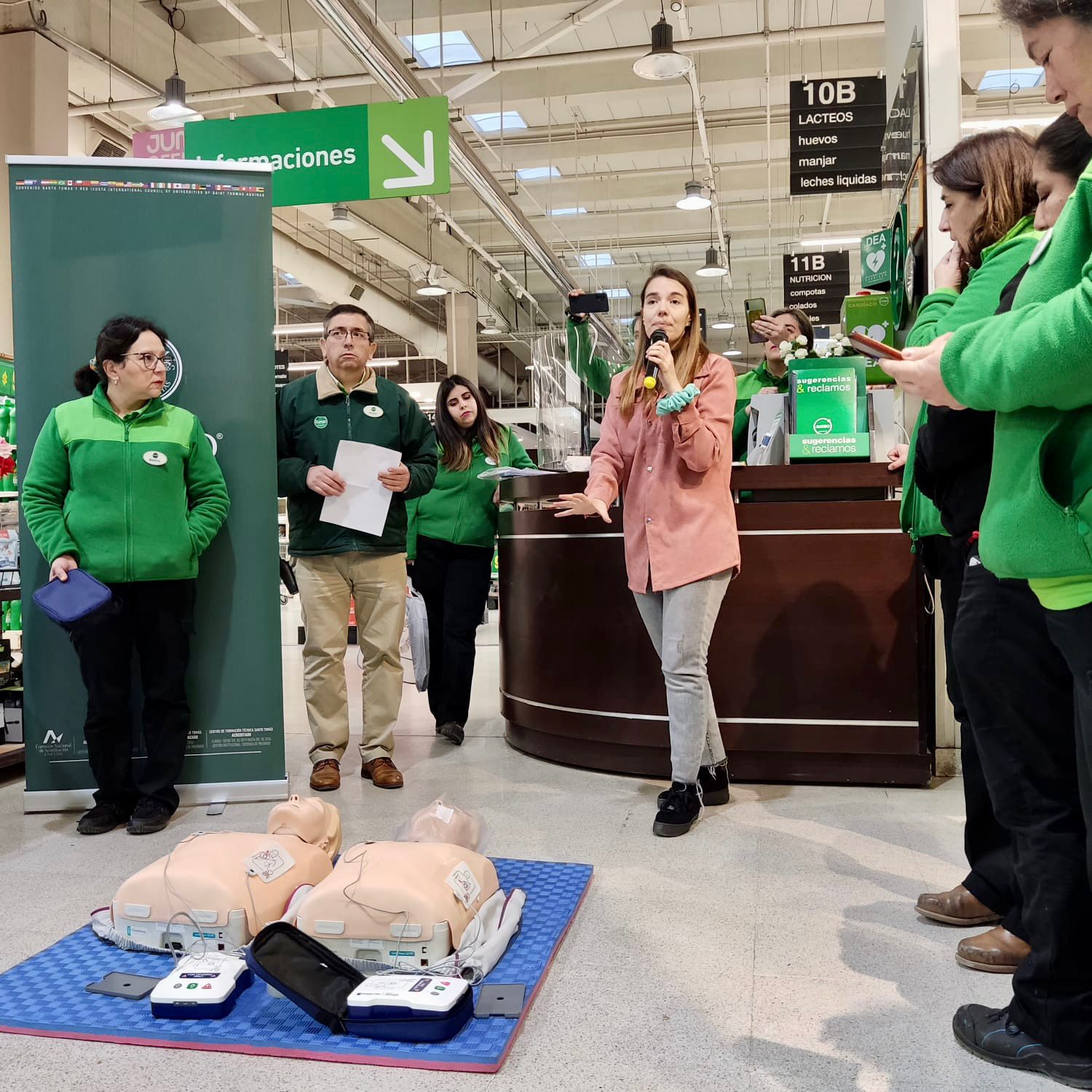 En el mes del corazón Coordinadora de Centro de Simulación Clínica aborda hábitos preventivos junto a funcionarios de Supermercado Jumbo