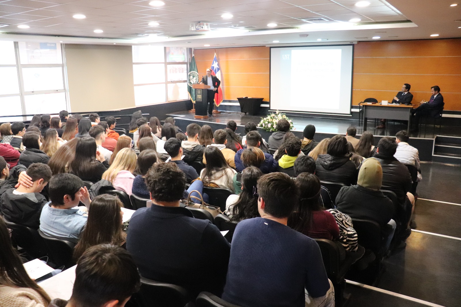 Académicos UST analizaron sentencia de la Corte Suprema respecto de las Isapres