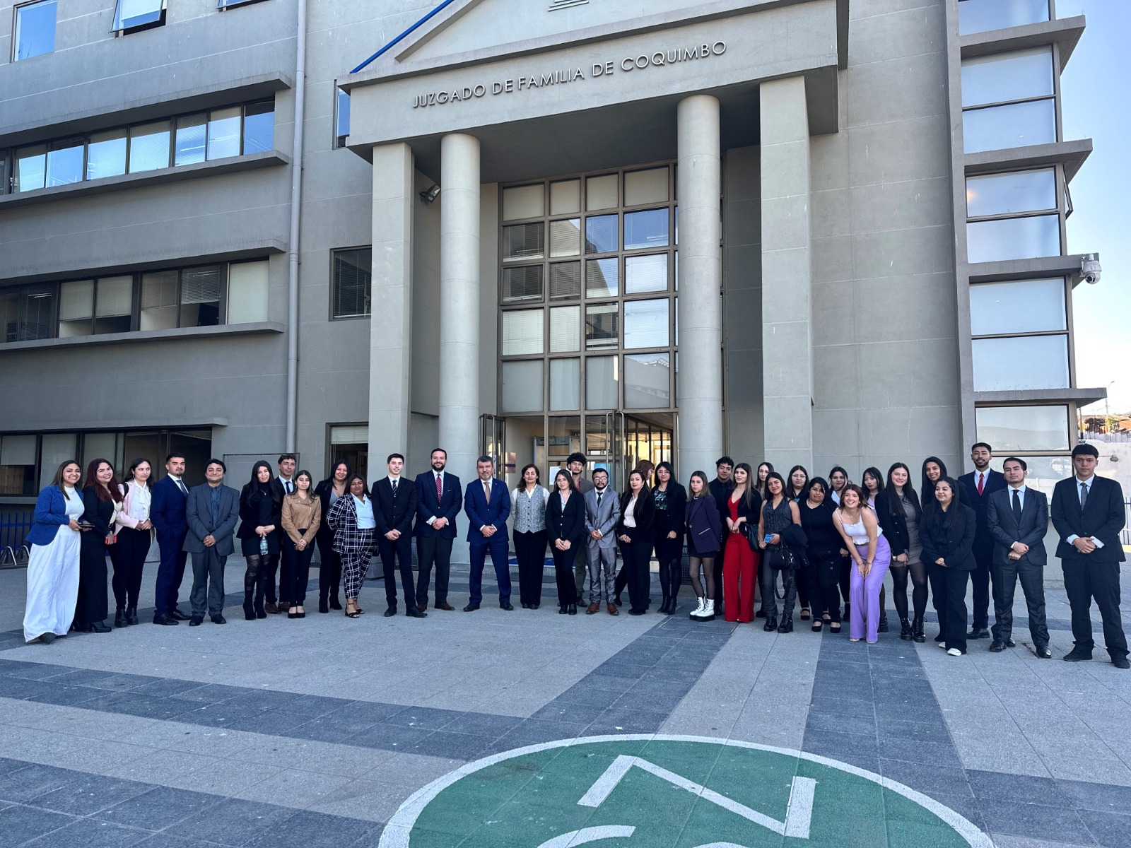 Decenas de estudiantes de Técnico Jurídico se sumaron a visita por Juzgado de Familia de Coquimbo