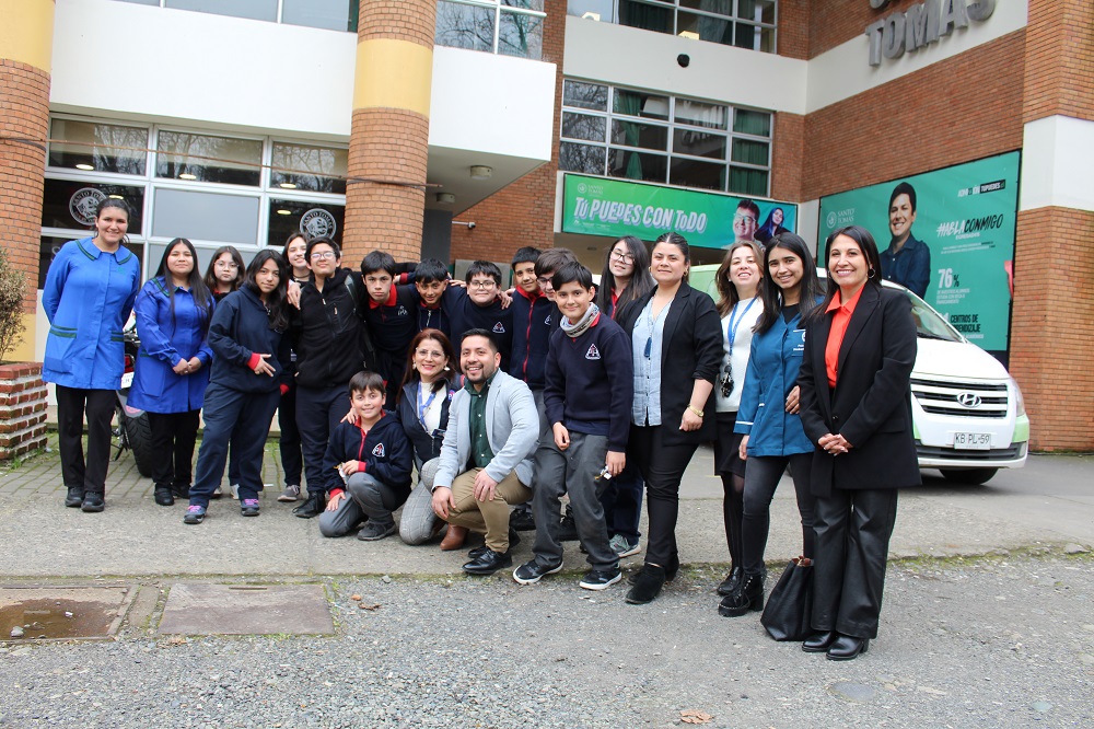 Espacios para la sana convivencia impulsó Santo Tomás en el Colegio Bicentenario Padre Alberto Hurtado