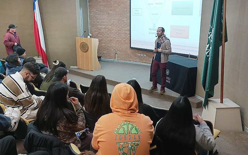 Estudiantes de Santo Tomás Viña del Mar participarán en proyecto que mide efectividad de la meditación y el yoga para enfrentar el burnout