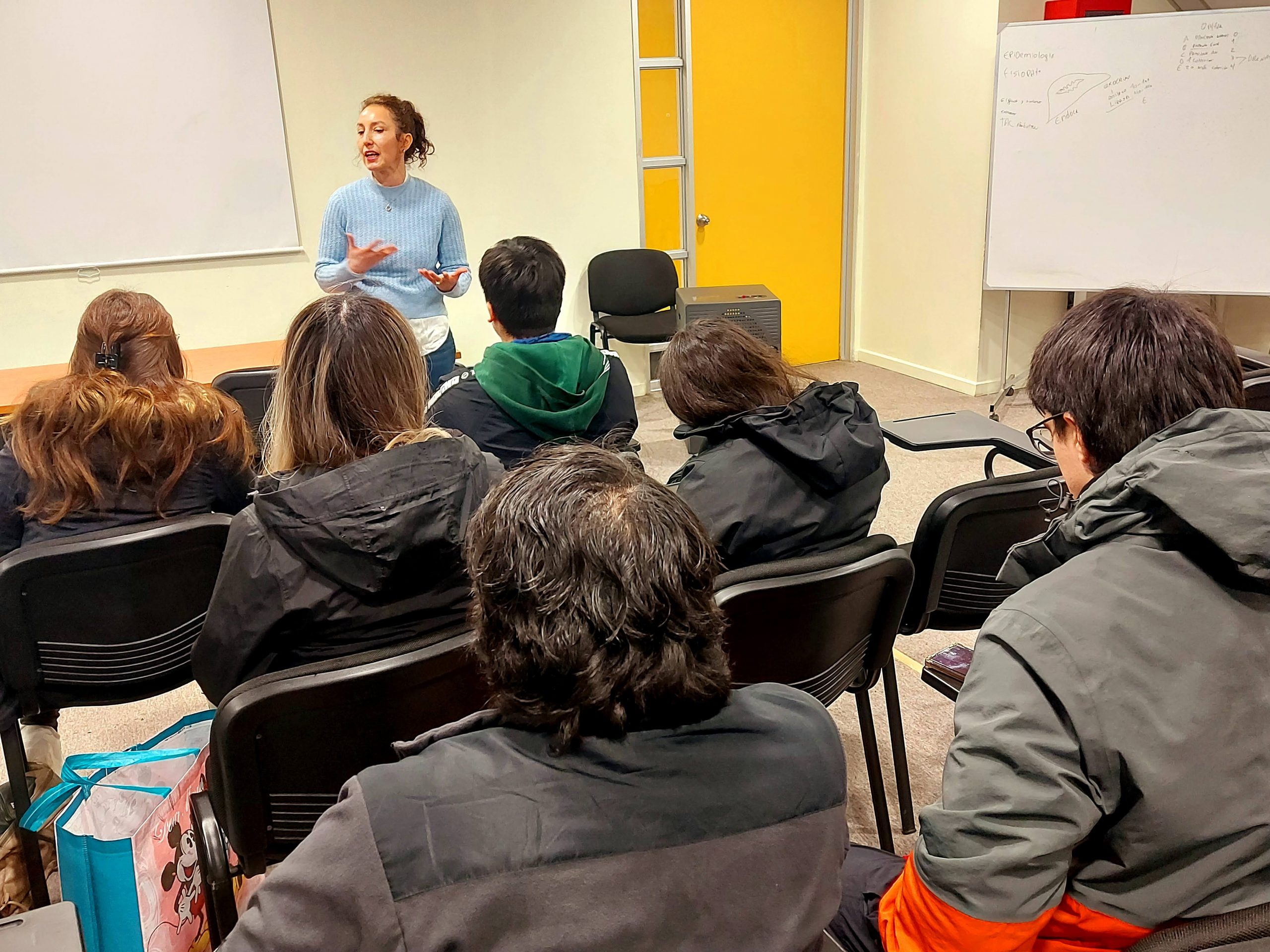 Proyectos Colaborativos Santo Tomás: estudiantes aplican aprendizajes asesorando a empresas farmacéuticas locales