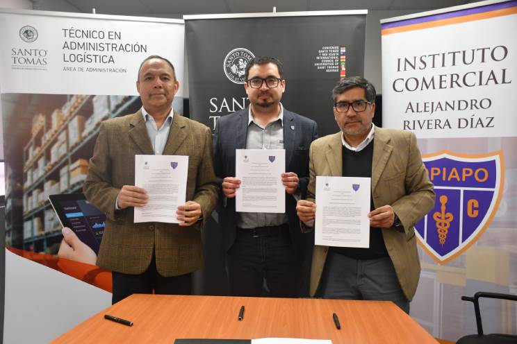 Santo Tomás Copiapó firmó acuerdo de colaboración con el Instituto Comercial