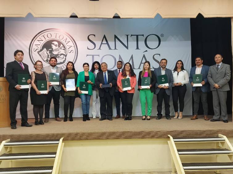 Académicos y docentes de Santo Tomás Copiapó recibieron certificados de diplomados