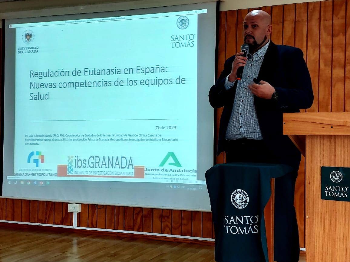 Experto español dictó Charla Magistral sobre eutanasia en Santo Tomás Puerto Montt