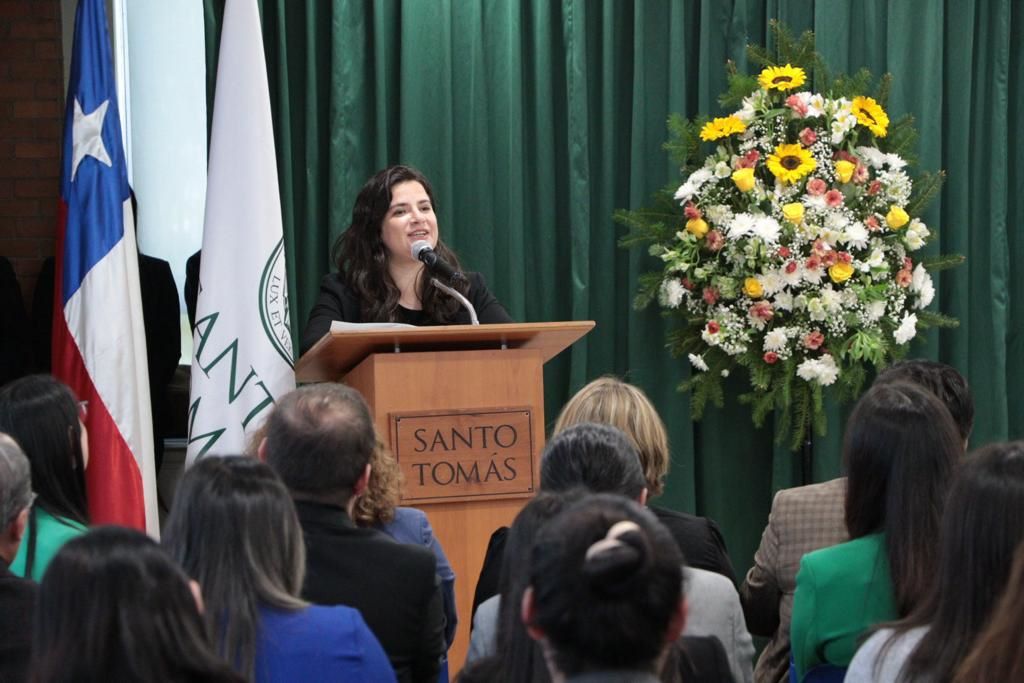 Ministra Antonia Orellana preside ceremonia de certificación de Estudiantes como monitores en Violencia contra la Mujer