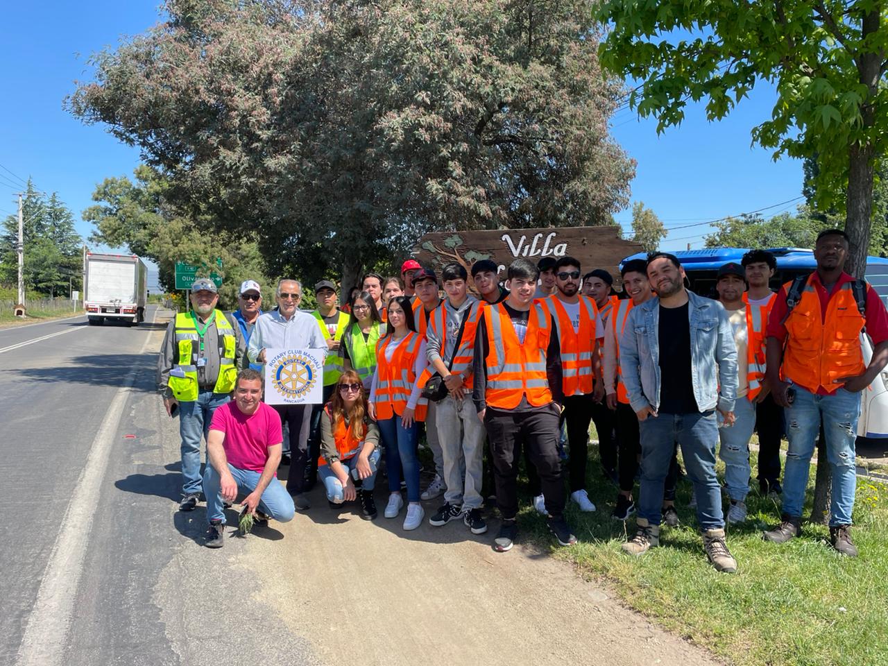 Estudiantes de Santo Tomás instalaron aireadores en la comuna de Olivar