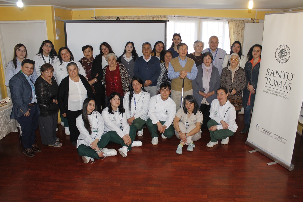 Estudiantes de Santo Tomás Osorno brindaron atención integral podológica a adultos mayores de casas tuteladas