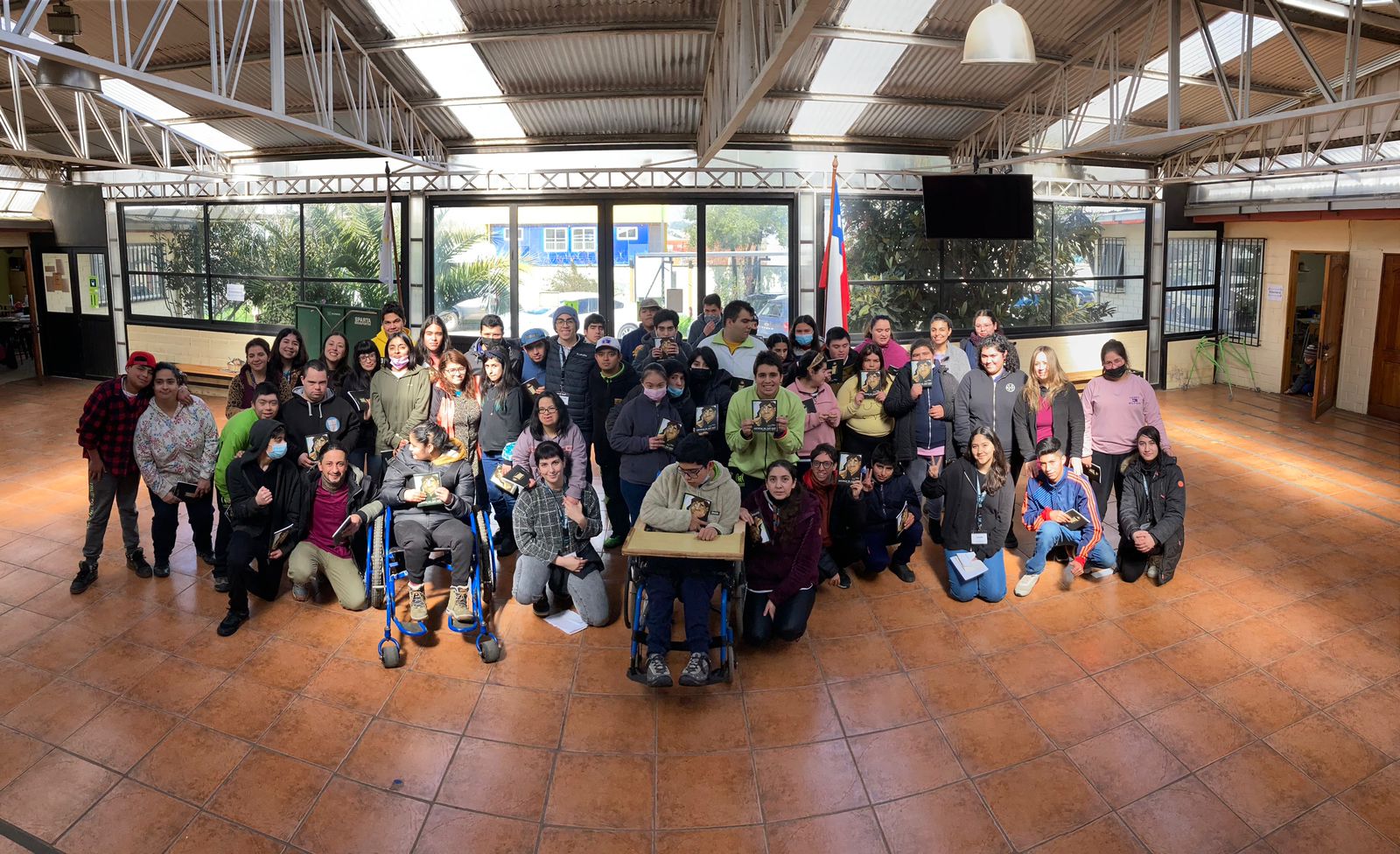 Voluntarios llevan el mensaje de Santo Tomás de Aquino a estudiantes de UNPADE Los Ángeles