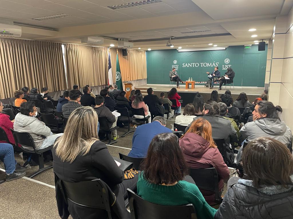 Santo Tomás Temuco realizó Conversatorio Constitucional junto a dos ex consejeros constituyentes