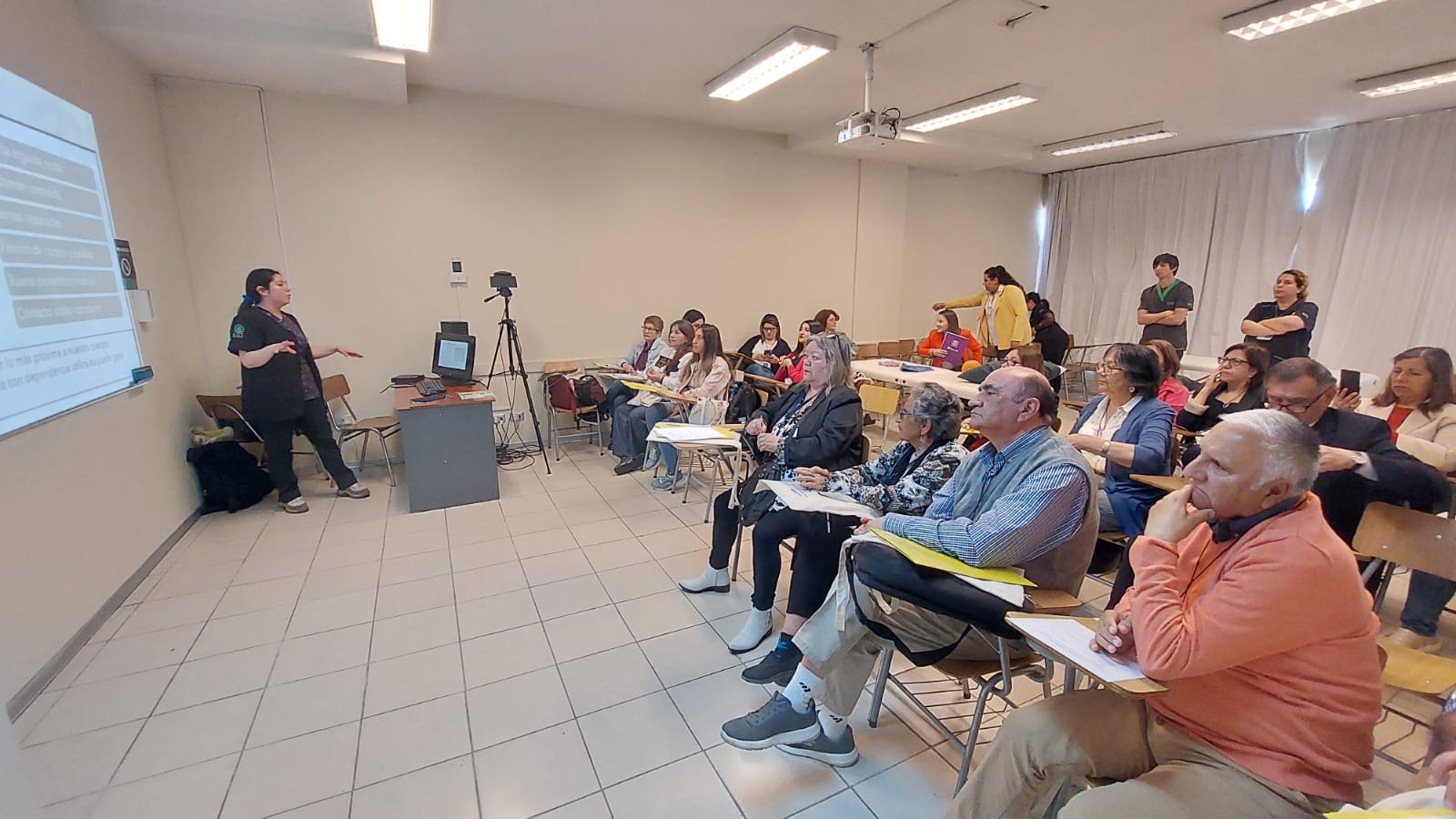 Realizan jornada de capacitación para personas cuidadoras en Santo Tomás Concepción